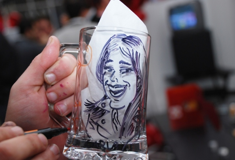 Caricaturas ao Vivo em Canecas para Festas Saúde - Caricaturas ao Vivo em Caneca para Festas Corporativas