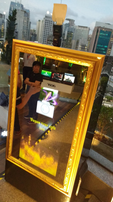 Totem para Fotos em Eventos Centro - Espelho Mágico